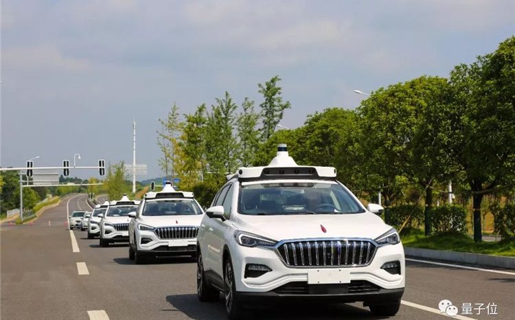 <h1>Hongqi EHS-3 Apollo por Baidu</h1><div class=