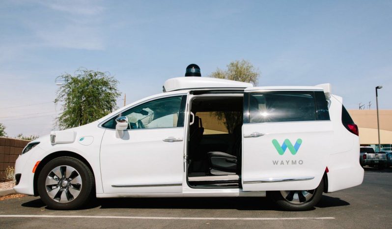 <h1>Chrysler Pacifica con Waymo</h1><div class=