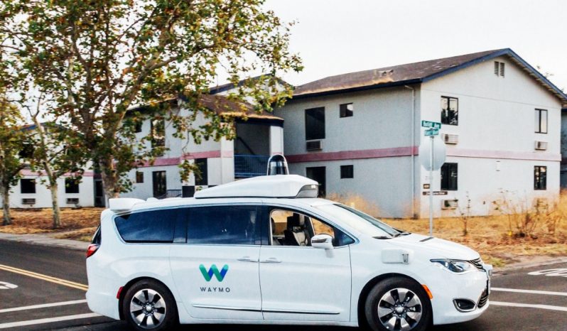 <h1>Chrysler Pacifica con Waymo</h1><div class=