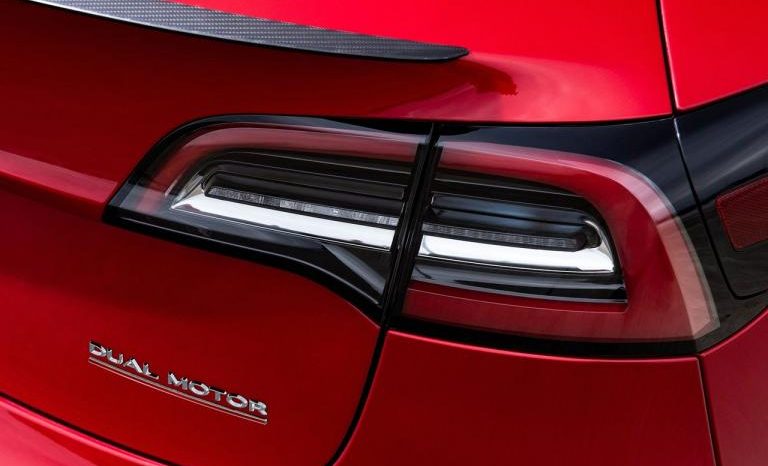 <h1>Tesla Model 3, el hermano menor del Model S con AutoPilot</h1><div class=