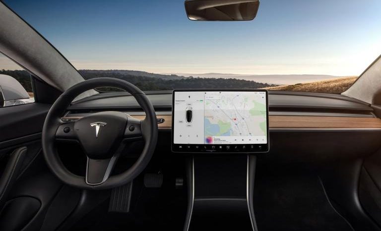 <h1>Tesla Model 3, el hermano menor del Model S con AutoPilot</h1><div class=