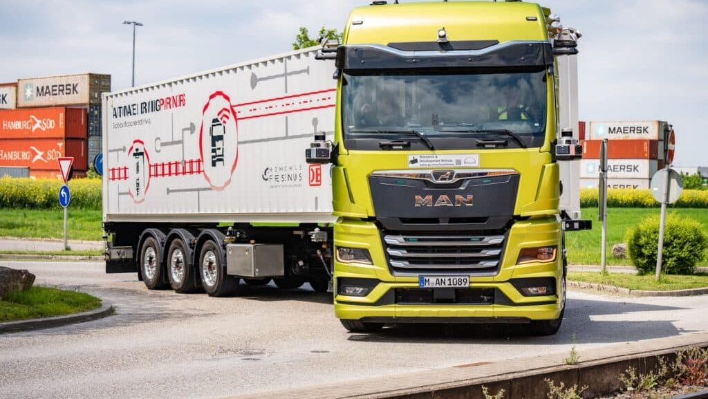 Avance significativo en la integración de camiones autónomos en la logística de contenedores por consorcio liderado por MAN Truck & Bus y Deutsche Bahn