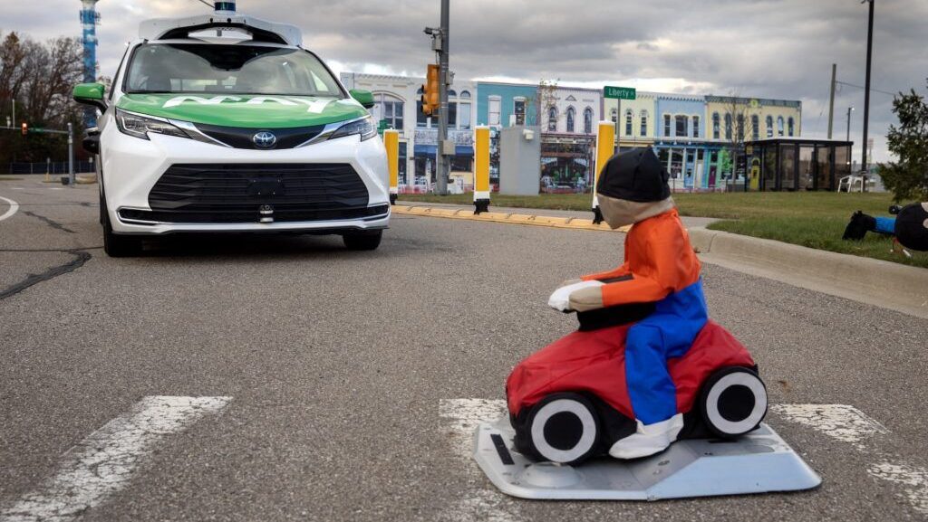 Detroit se une a la Universidad de Michigan y May Mobility para probar vehículos autónomos orientados a adultos mayores y personas con discapacidades