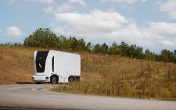 Einride y GE Appliances inauguran una nueva era en logística con la operación a tiempo completo de vehículos autónomos