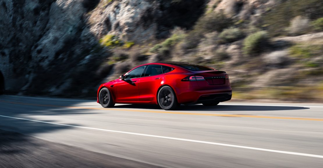 Tesla retira más de dos millones de vehículos por preocupaciones sobre el uso del Autopilot