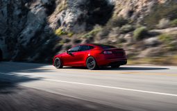 Tesla retira más de dos millones de vehículos por preocupaciones sobre el uso del Autopilot
