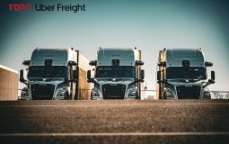 Torc Robotics se alía con Uber Freight para impulsar la tecnología de camiones autónomos