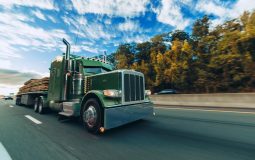 Preocupaciones sobre la seguridad de los camiones autónomos en las autopistas de Texas para 2024