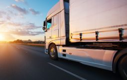 Teamsters y funcionarios de Kentucky se unen contra la propuesta de camiones autónomos