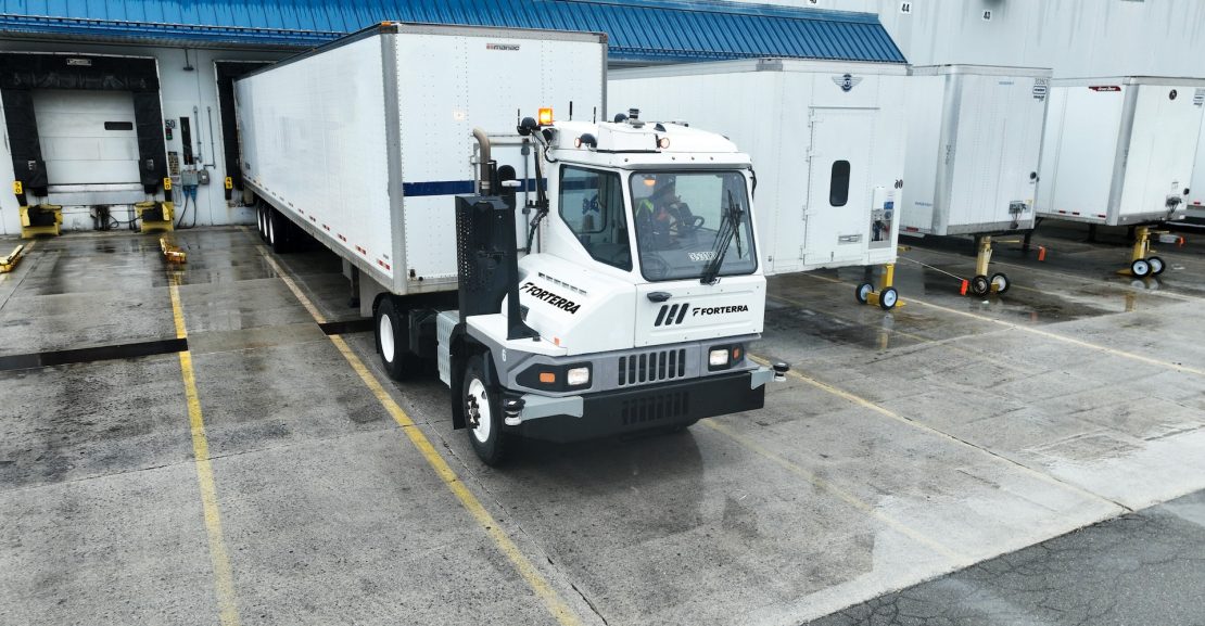 Kalmar y Forterra se unen para revolucionar las operaciones de terminales con tractores autónomos