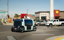 Zoox avanza en su servicio de robotaxis con mejoras significativas en Las Vegas y Foster City