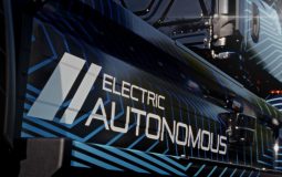Daimler Truck avanza hacia la sostenibilidad con el lanzamiento del camión autónomo y eléctrico eCascadia