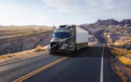 Volvo presenta su innovador camión autónomo VNL en colaboración con Aurora Innovation