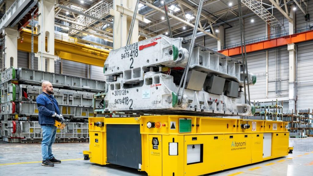 La planta del Grupo BMW en Regensburg avanza hacia la digitalización con vehículos de transporte autónomos