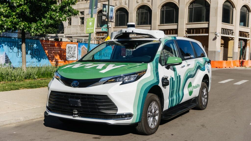 May Mobility lanza programa piloto de vehículos autónomos para mejorar la movilidad de personas mayores y discapacitadas en Detroit