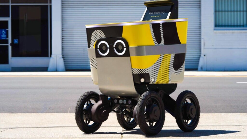 Serve Robotics se asocia con DriveU.auto para mejorar la eficiencia de sus robots de entrega autónomos en Uber Eats
