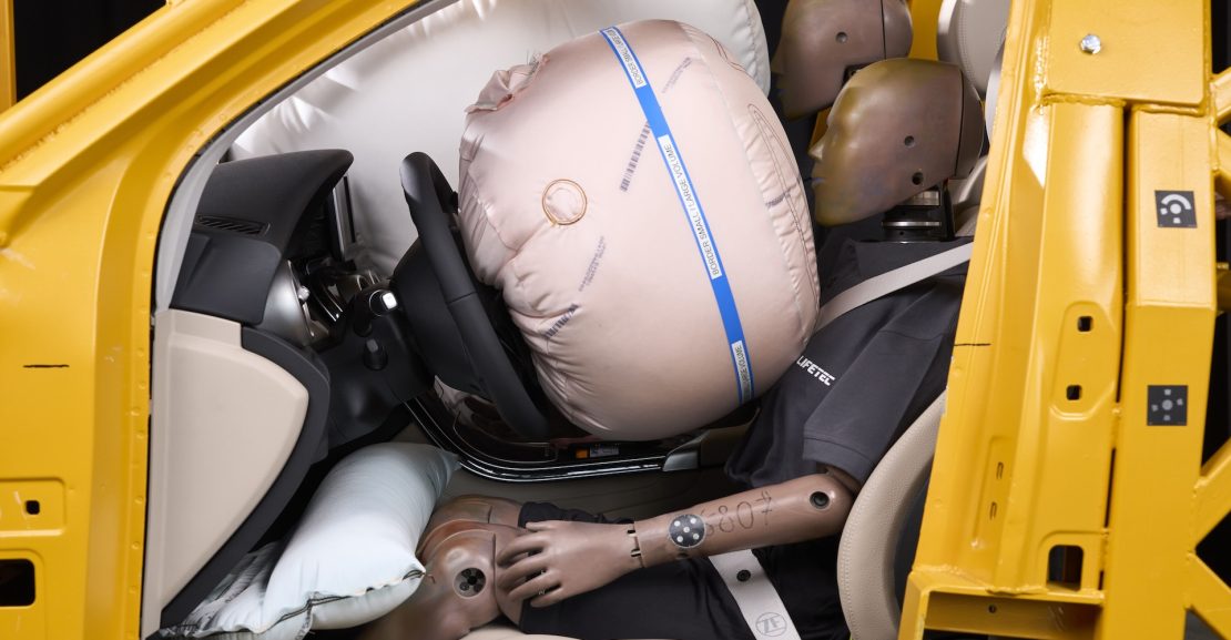 ZF LIFETEC presenta un avanzado sistema de airbag para vehículos autónomos que mejora la seguridad y comodidad de los ocupantes