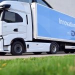 IVECO, dm-drogerie markt, DSV y Plus lanzan proyecto piloto de camiones semi-automatizados en Alemania para mejorar la seguridad vial y reducir emisiones de carbono