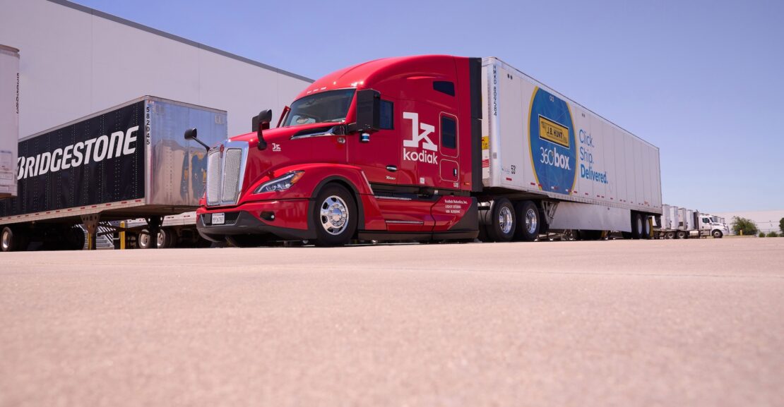 Avances en Transporte Autónomo: J.B. Hunt, Bridgestone y Kodiak Superan las 50,000 Millas Sin Accidentes