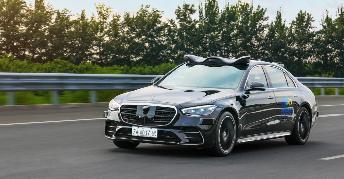 Mercedes-Benz lidera la conducción autónoma con pruebas de Nivel 4 en Pekín