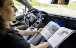 Mercedes-Benz revoluciona la conducción autónoma con DRIVE PILOT: ahora alcanza los 95 km/h en autopistas