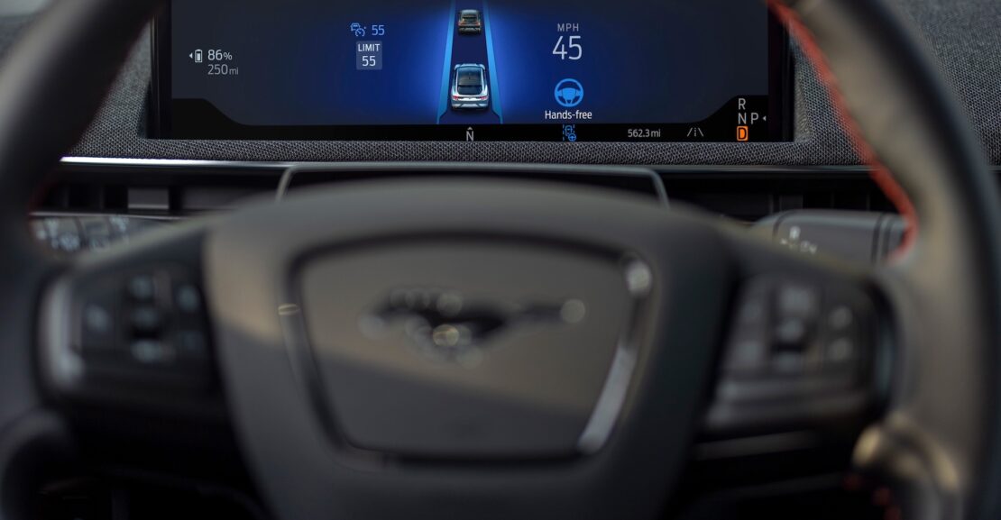 Ford presenta BlueCruise 1.5 con cambio automático de carril para una conducción manos libres más eficiente