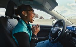Ford reduce precios de BlueCruise y ofrece opción de compra única para su sistema de conducción manos libres