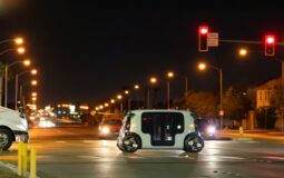 "Los Vegas Golden Knights se asocian con Zoox para impulsar el transporte autónomo en Las Vegas"
