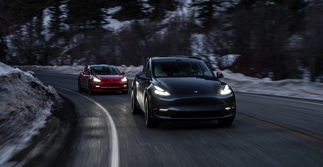 NHTSA investiga el sistema de Conducción Autónoma Completa de Tesla tras accidentes en condiciones de baja visibilidad