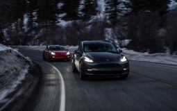 NHTSA investiga el sistema de Conducción Autónoma Completa de Tesla tras accidentes en condiciones de baja visibilidad