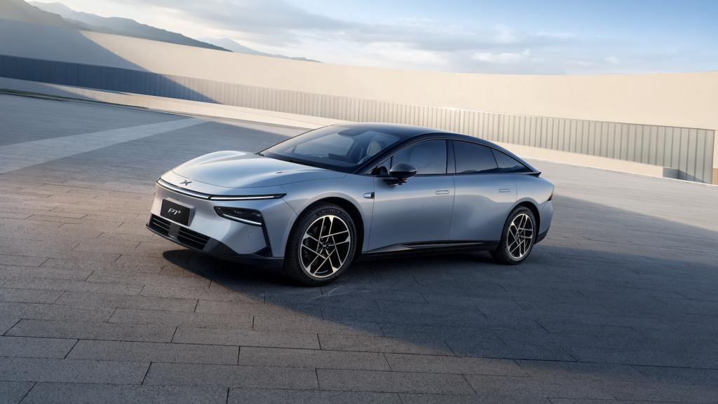 XPENG presenta el P7+, el primer vehículo eléctrico definido por IA, en el Salón del Automóvil de París 2024