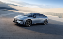 XPENG presenta el P7+, el primer vehículo eléctrico definido por IA, en el Salón del Automóvil de París 2024