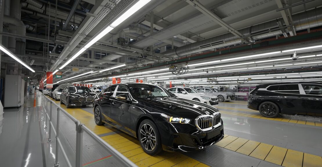 "BMW impulsa la automatización con tecnología de conducción autónoma en sus plantas de producción"