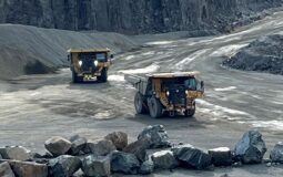 Caterpillar Inc. implementa con éxito su primer camión autónomo en la industria de agregados junto a Luck Stone