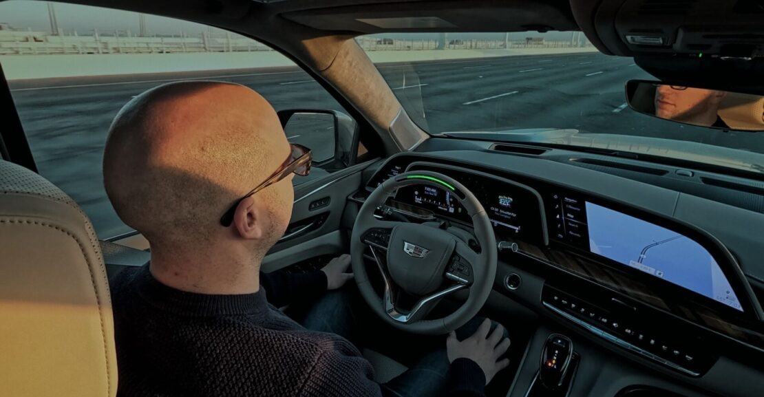 GM establece récord con la caravana de vehículos sin manos más grande utilizando su tecnología Super Cruise