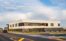 Aurora Innovation inaugura centro de investigación en Bozeman para impulsar tecnología de camiones autónomos
