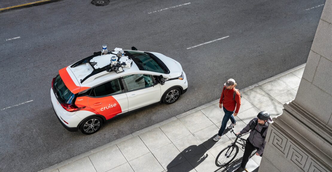 "GM redefine su estrategia: prioriza conducción autónoma en vehículos personales y abandona los robotaxis"