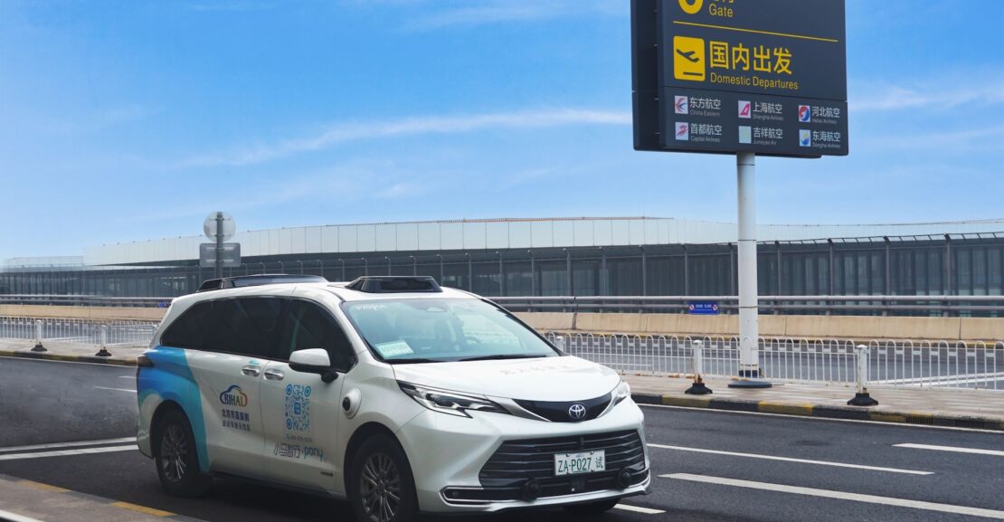 Pony.ai inicia pruebas de conducción autónoma sin conductor en autopistas de Pekín