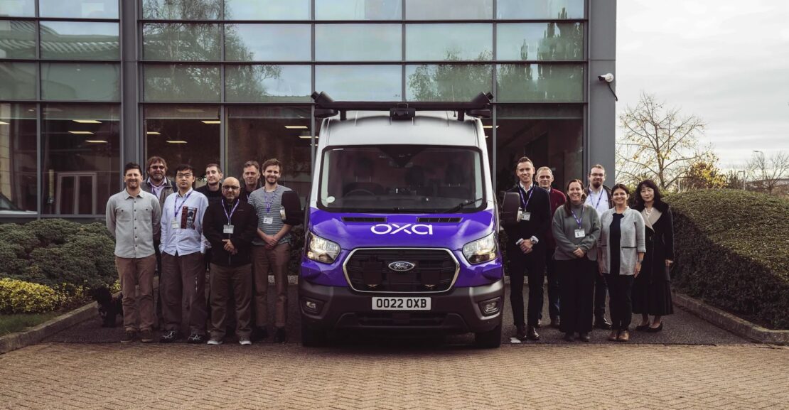 "Sunderland lanzará en 2025 un Ford E-Transit autónomo con tecnología de Oxa para mejorar la movilidad urbana"