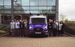 "Sunderland lanzará en 2025 un Ford E-Transit autónomo con tecnología de Oxa para mejorar la movilidad urbana"